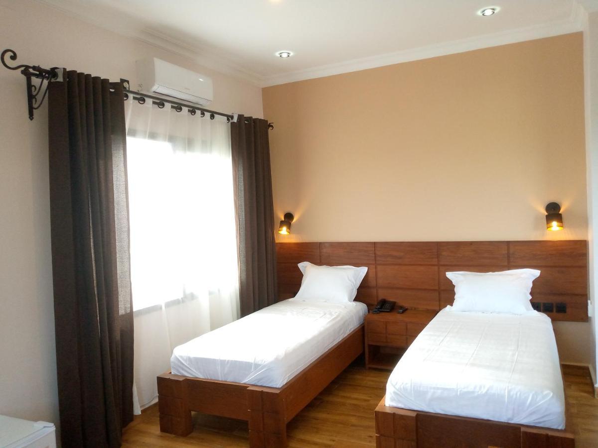 Soa Lia Hotel Miandrivazo Exterior foto